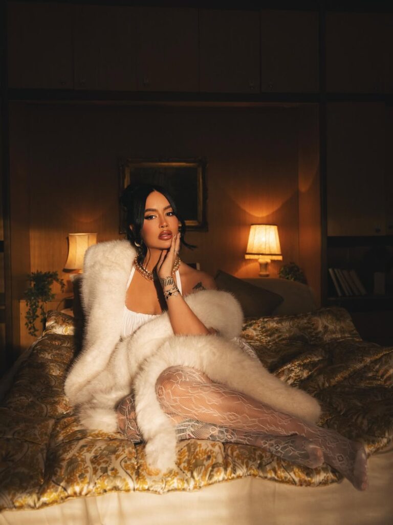 Dafina Zeqiri “tërbon” me pamjet nga klipi i ri, duket mahnitëse pas lindjes