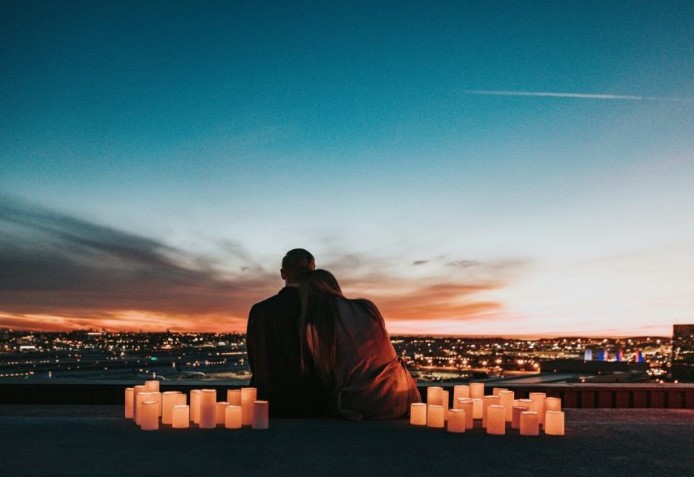 “Duhet të bëni më shumë lëshime në jetën tuaj në çift”, parashikimi i yjeve për secilën shenjë Horoskopi