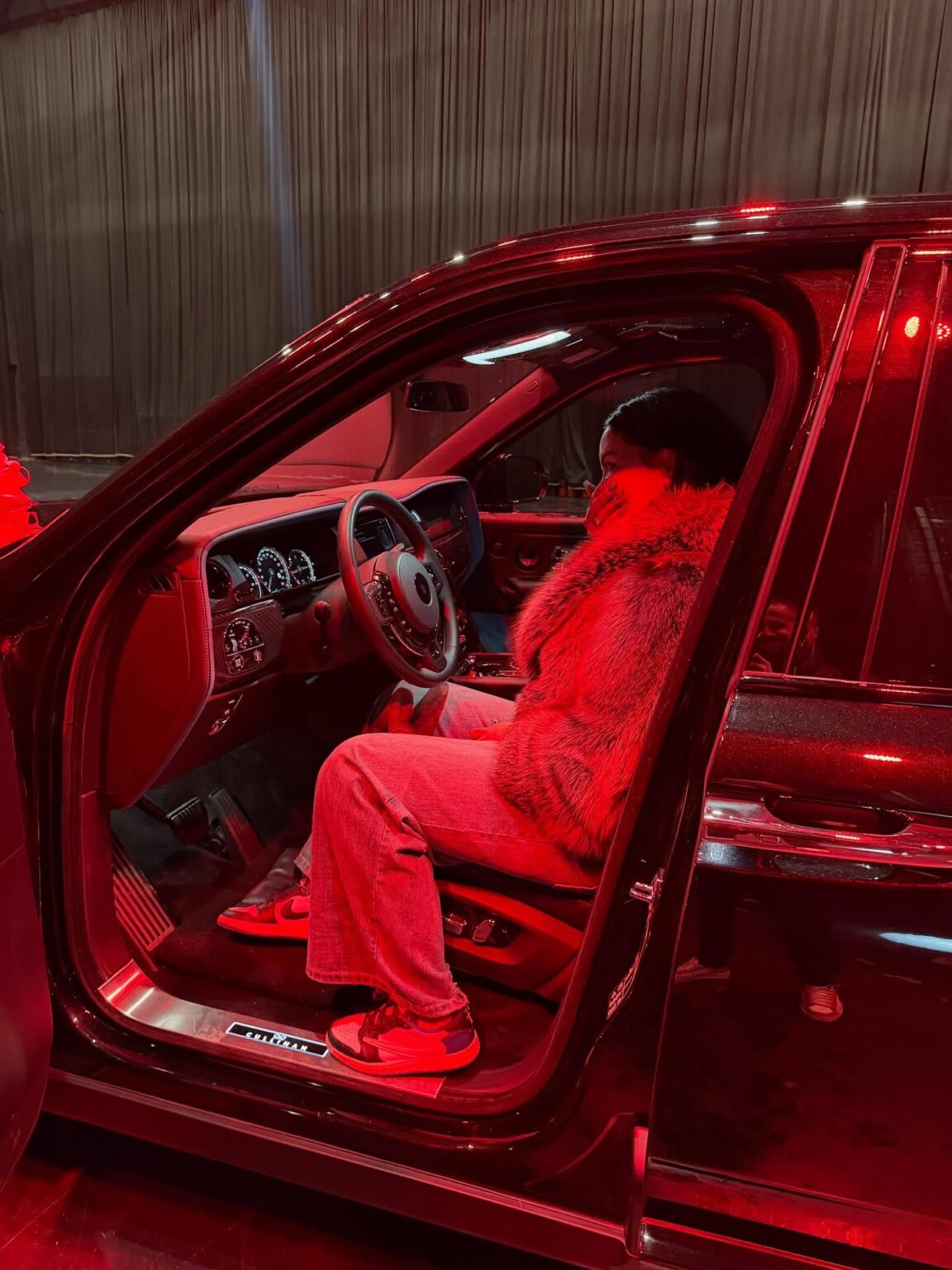 Dhurata superluksoze që Dafina Zeqiri mori nga bashkëshorti   Rollc Roys  që kushton afro gjysmë milioni