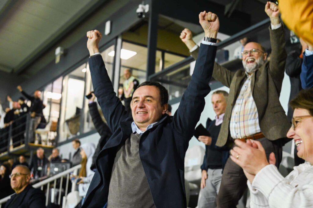  Me ty  gjithmonë    Kurti uron Kosovën pas fitores historike në Slloveni