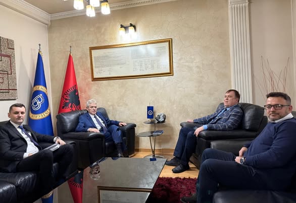 Ali Ahmeti priti Ambasadorin e Çekisë  diskutohet rruga europiane e Maqedonisë së Veriut