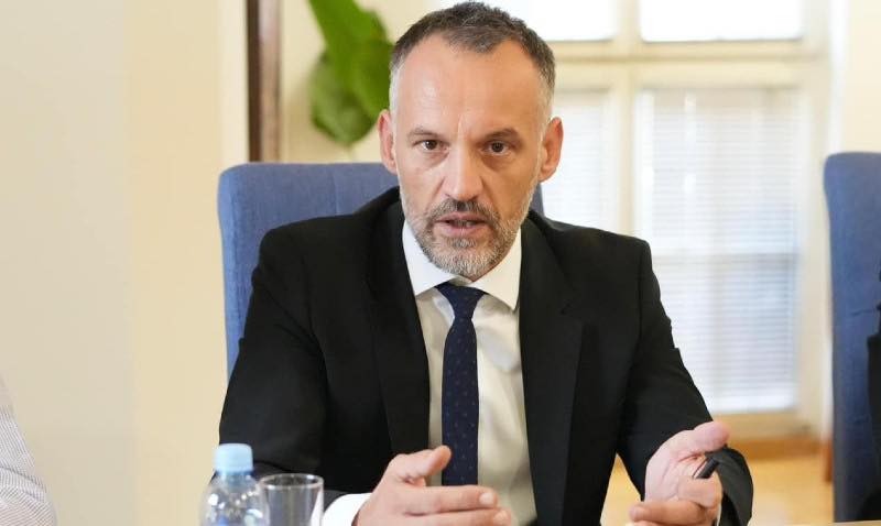 Fetai pas largimit të Selës nga AKI  Tradhtia e votës anti BDI e çoi në fund politik