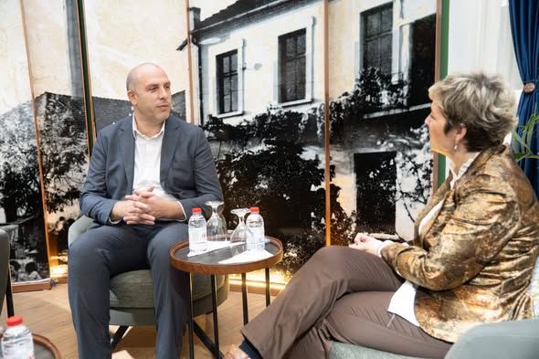 Erkan Arifi dhe Ardita Iseni thellojnë bashkëpunimin Preshevë Kumanovë