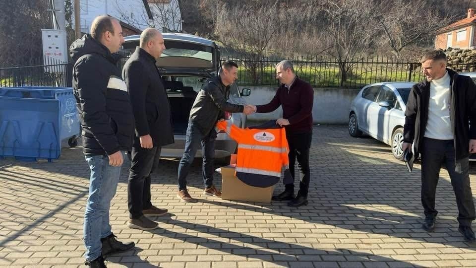 Mirënjohje për punëtorët e NKP  Pisha  në Komunën e Likovës  dhurohen uniforma pune