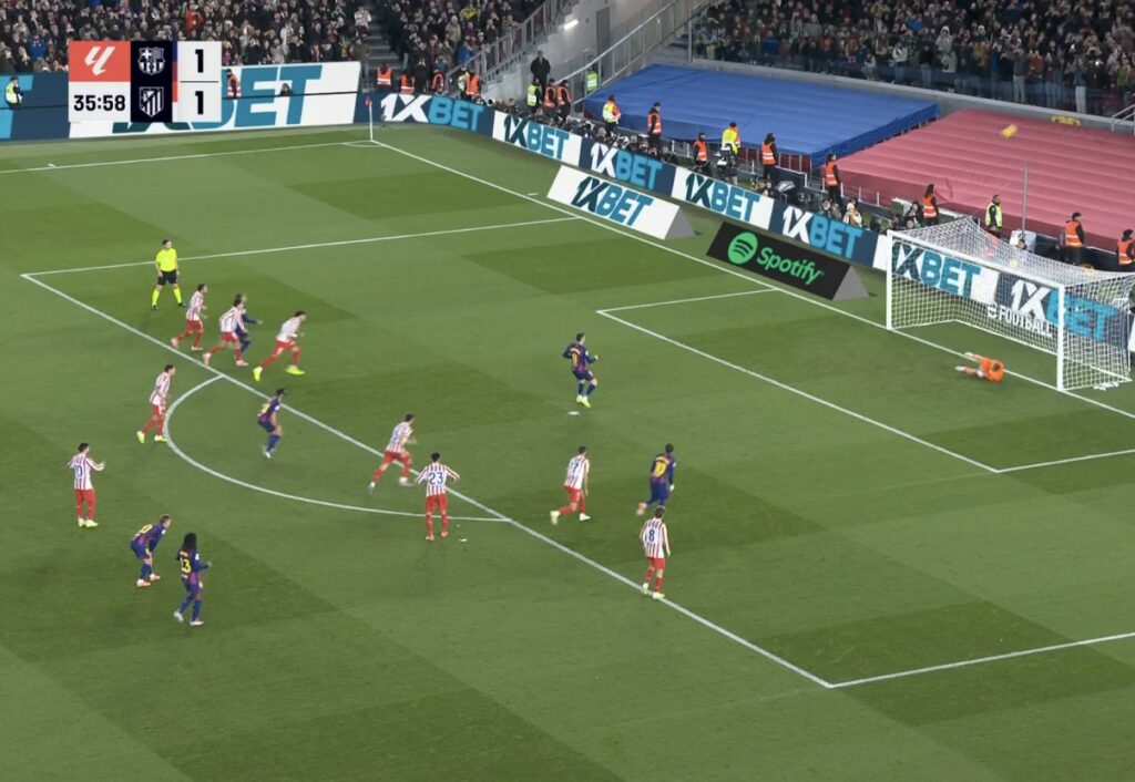 Lewandowski e fluturon topin mbi portë  ekzekutim i tmerrshëm i penalltisë