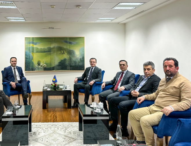 LVV ja me fushatë edhe në Shkup  Konjufca mban tubim sonte në Teatrin Shqiptar