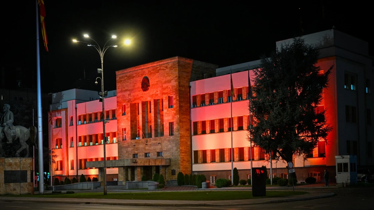 Gashi  Qëndrojmë fort në anën e çdo gruaje dhe vajze