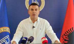 Arbër Ademi  Kryetari i Gjykatës Kushtetuese po e kthen institucionin në organ parapolitik