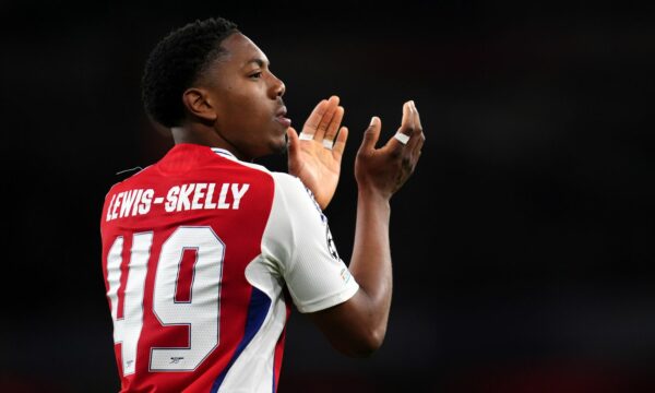 Lewis Skelly i Arsenalit mund të kalojë te rivali i përbetuar