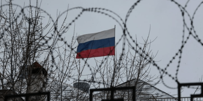 SANKSIONET E GJUNJËZOJNË MOSKËN: Rusia detyrohet të rinxjerrë avionët e epokës sovjetike