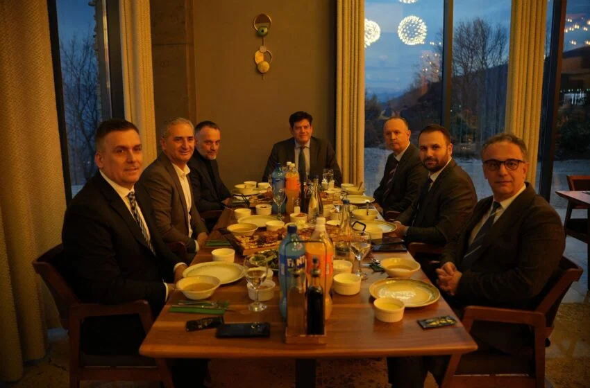Ministrat e VLEN it dhe kryeparlamentari Gashi në iftar me Ambasadorin e BE së