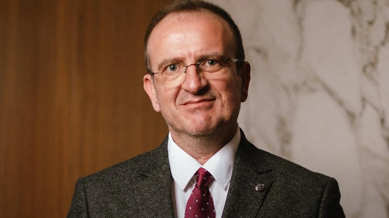 Taravari  Përçarjet brenda VLEN it dëmtojnë imazhin politikë në vend