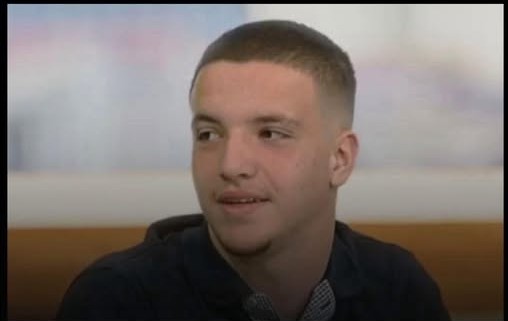 nxenesi-i-shkolles-zef-lush-marku-nga-shkupi-fitoi-medaljen-e-argjendte-ne-paris-video