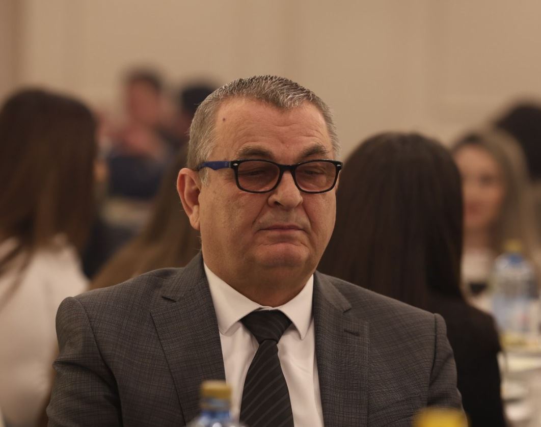  Diplomacia  nga teoria në praktikë   libri i ri i prof dr  Halim Hydës  FOTO 