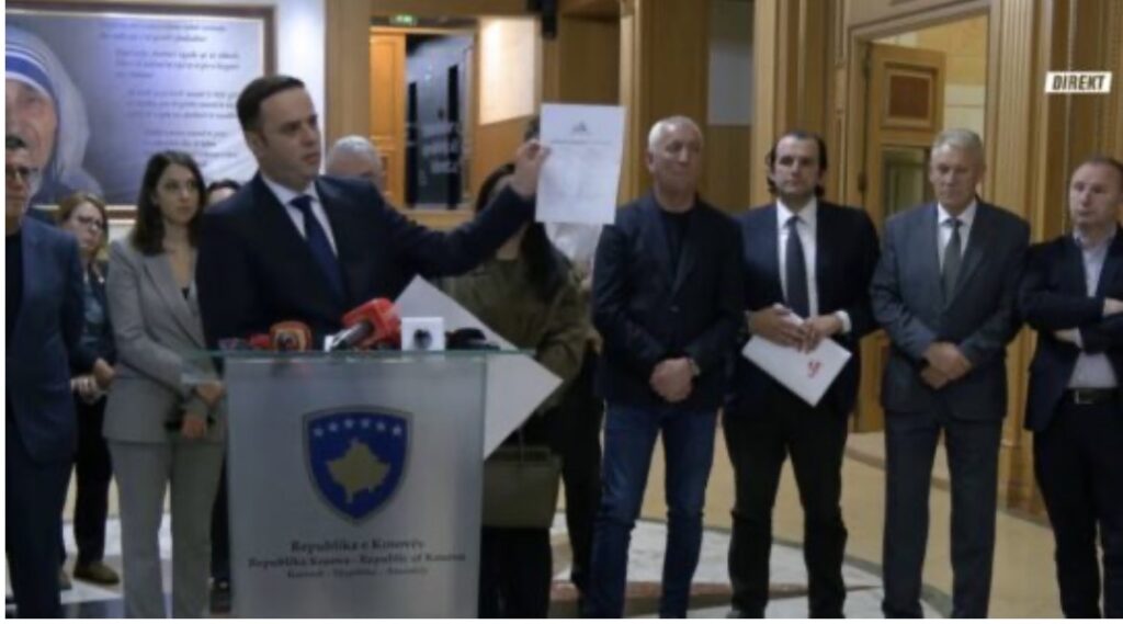 LAJMI I FUNDIT  Abdixhiku tregon 15 nënshkrimet e LDK së për Vjosa Osmanin