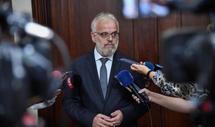 VLEN  Talat Xhaferi  vulosi përjashtimin  e shqipes nga provimi i jurisprudencës