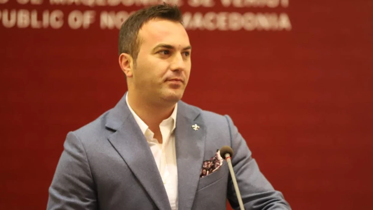 Ademi  Ka pasur 13 iniciativa për shfuqizimin e gjuhës shqipe  disa prej tyre kanë kërkuar shfuqizimin e ligjit në tërësi