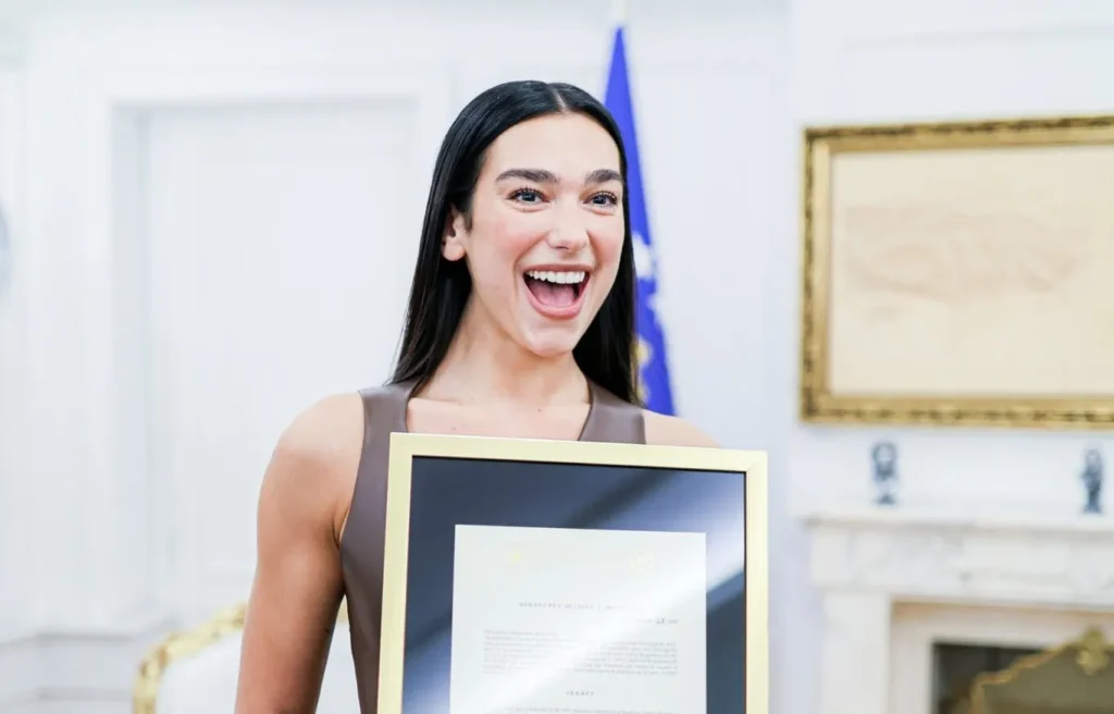 Dua Lipa paditi Samsungun për përdorimin e imazhit të saj, kërkon dëmshpërblim prej 15 milionë dollarësh