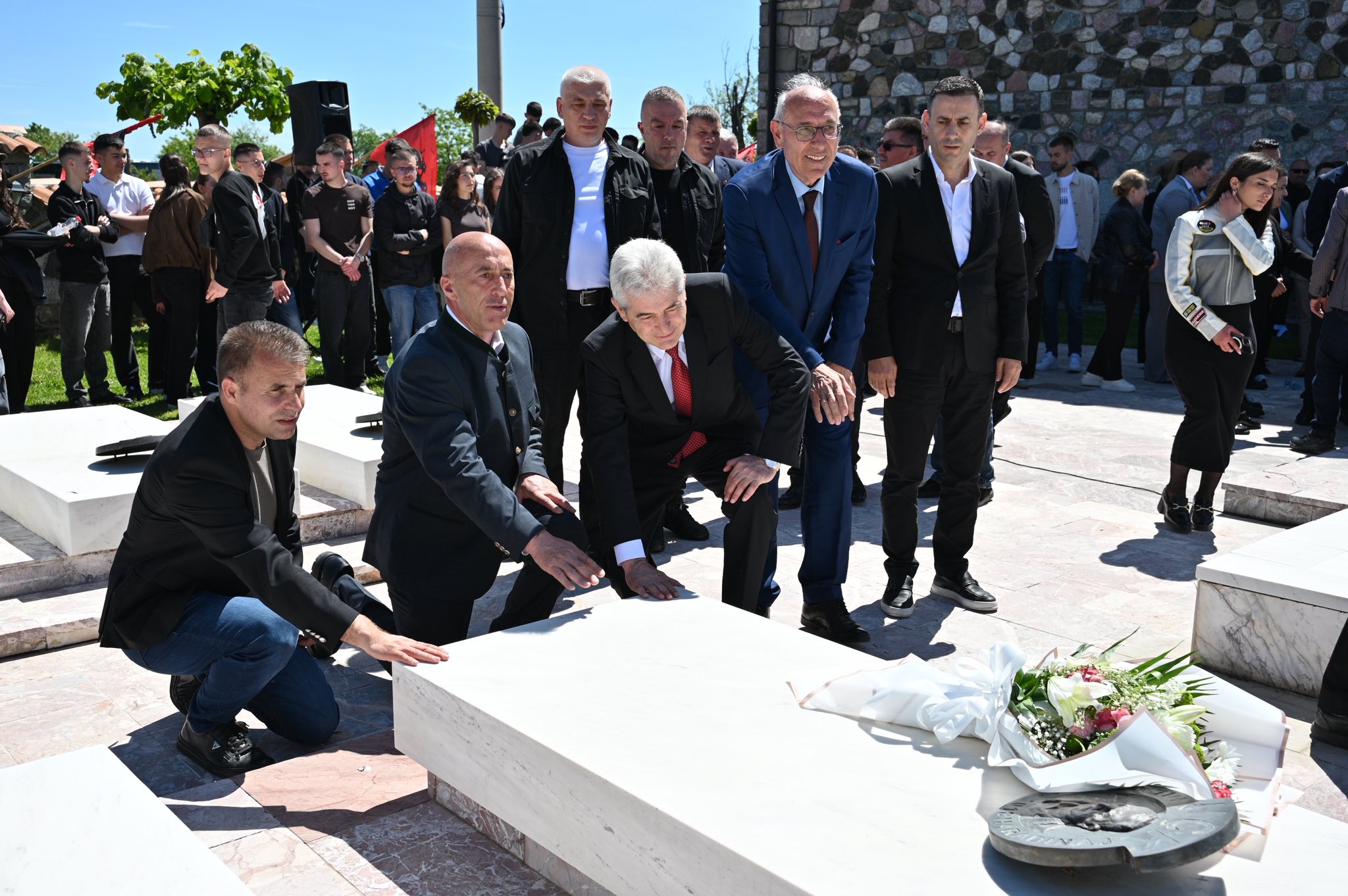 Homazhe për Luan Haradinaj  Ali Ahmeti  Nderim i përjetshëm për dëshmorët