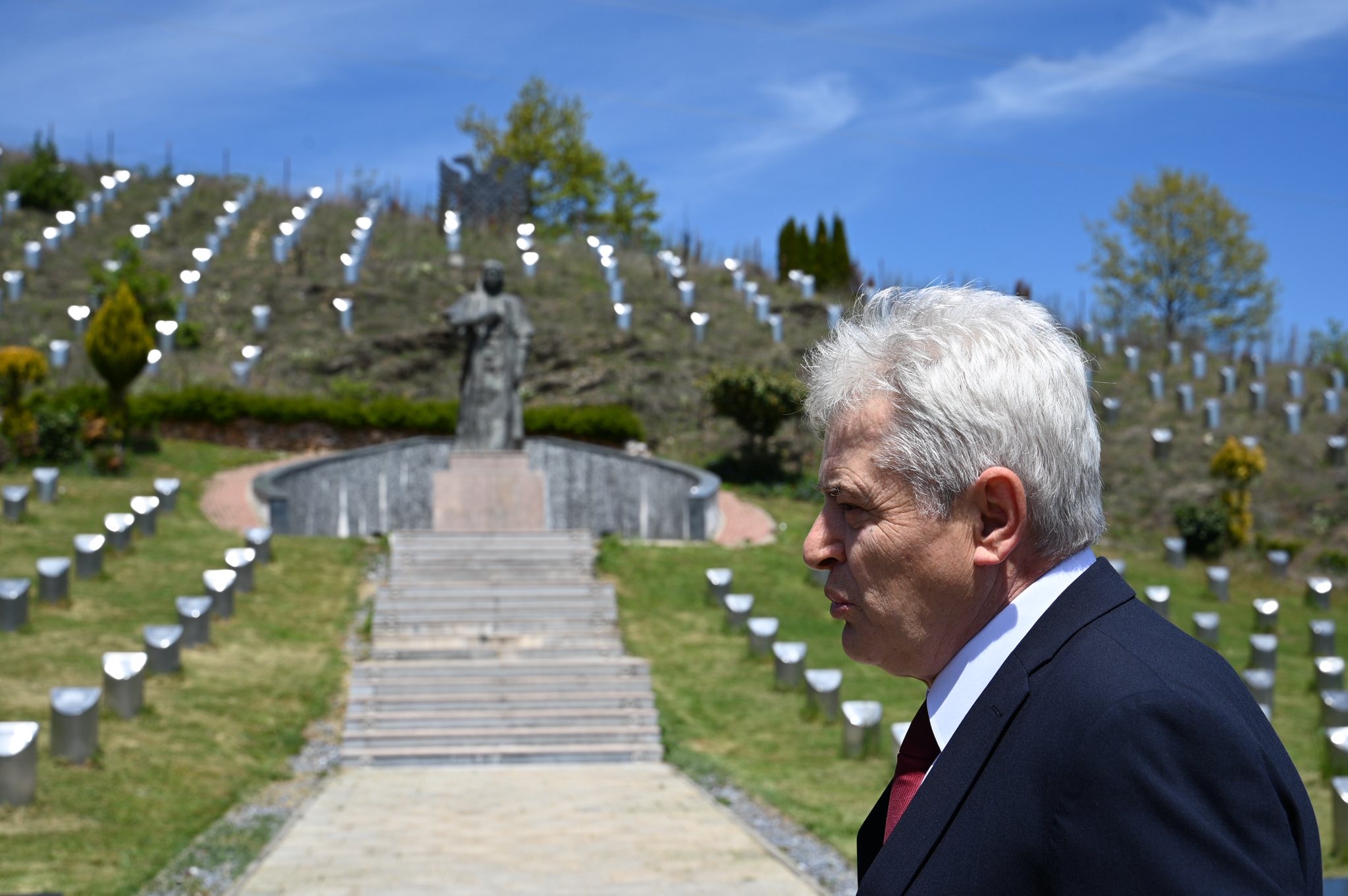 5 Maji  Ali Ahmeti nderon dëshmorët në Kërçovë