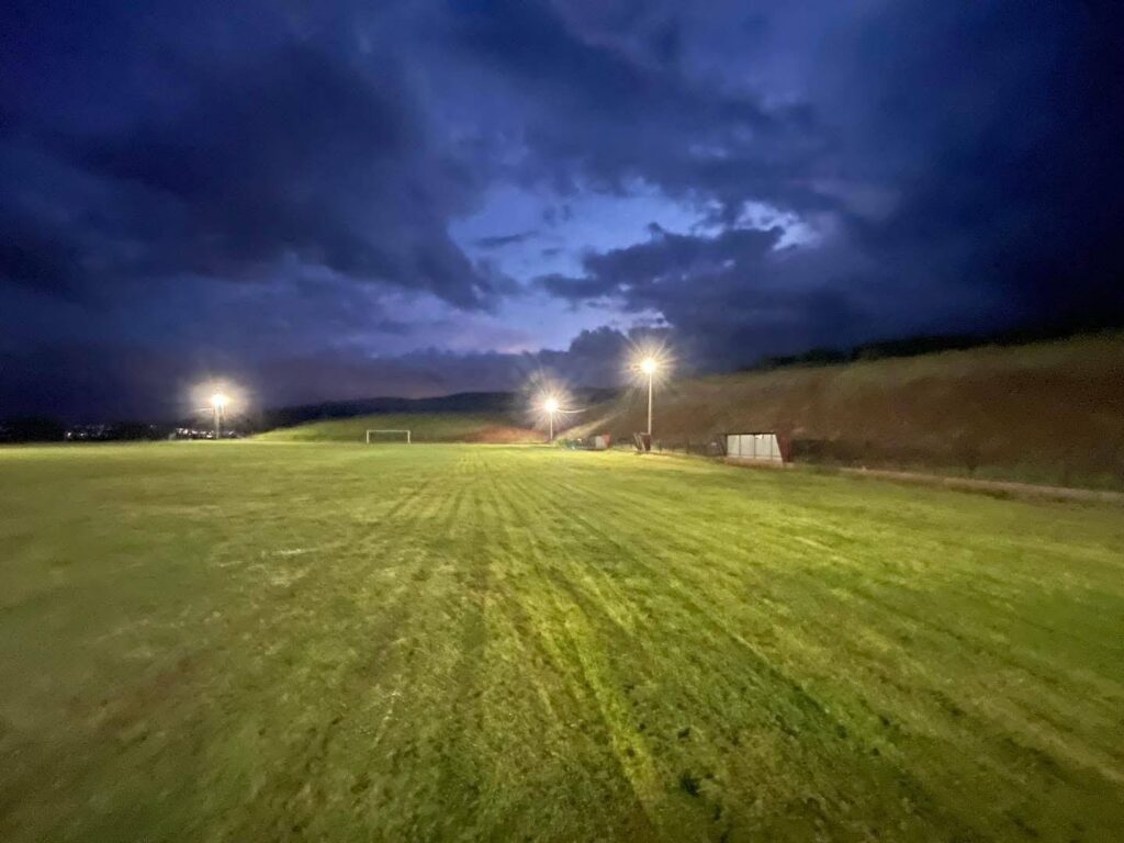 Stadiumi i KF Vllaznimi në Orizare bëhet me reflektorë, Erkan Arifi paralajmëron projekte të reja