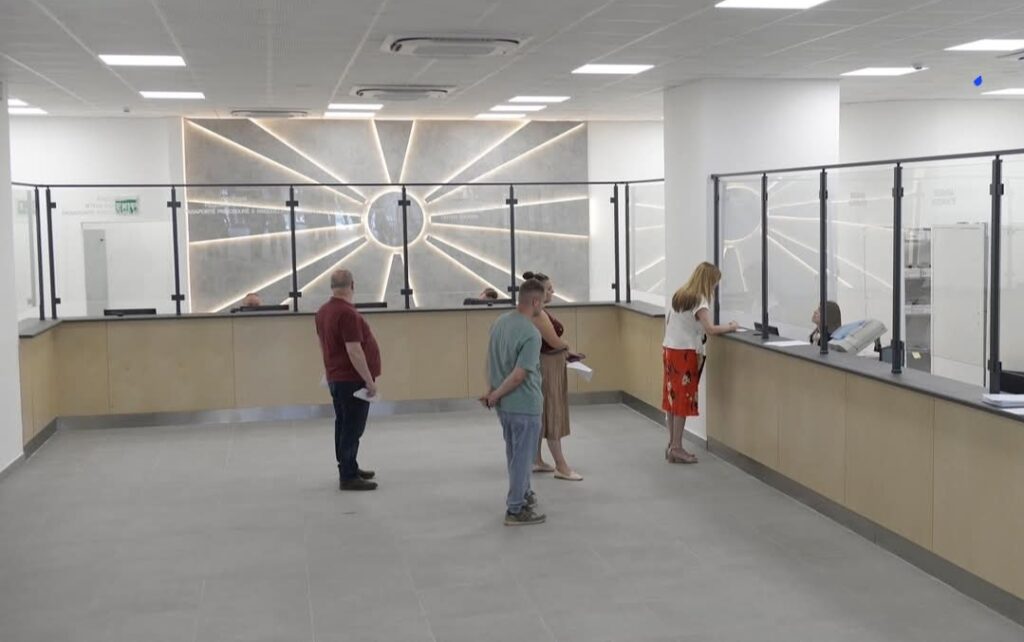 MPB vendos kod të veshjes për punonjësit dhe qytetarët që vizitojnë Departamentin e Çështjeve Civile