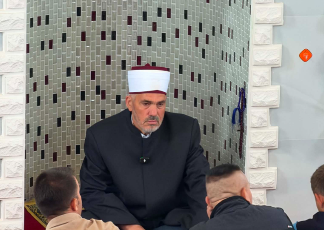  Bomani hallall   Mulla Osmani mban ligjeratën e fundit në xhami  përshëndetet me xhematin