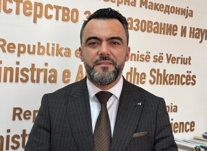 Zv ministri i Arsimit në RMV  Studentët do ta japin provimin në gjuhën shqipe