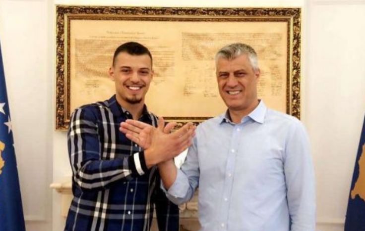 Thaçi flet për momentet e fundit para nisjes në Hagë  Endriti më ishte ngjitur për trupi