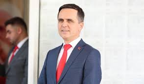 Kasami i përgjigjet opozitës  Ishte Dita e Evropës  prandaj intonuam vetëm himnin evropian