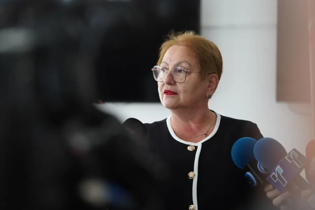 Janevska: Të gjithë nxënësit më 1 shtator do të kenë tekste shkollore