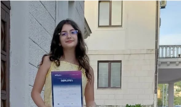 Kumanovarja Buna Latifi fiton vendin e parë me pikë maksimale në festivalin ndërkombëtar të kitarës në Mal të Zi