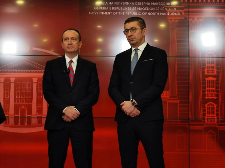 Mickoski për kthimin e Taravarit në Qeveri: Gjëra të tilla nuk diskutohen përmes mediave