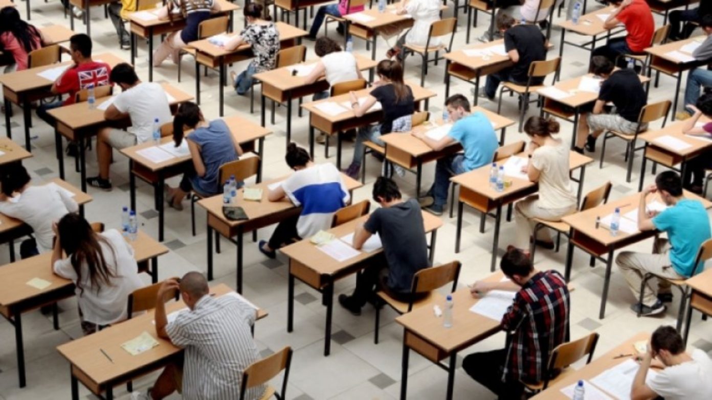 Nis matura shtetërore  mbi 14 500 nxënës sot në testim