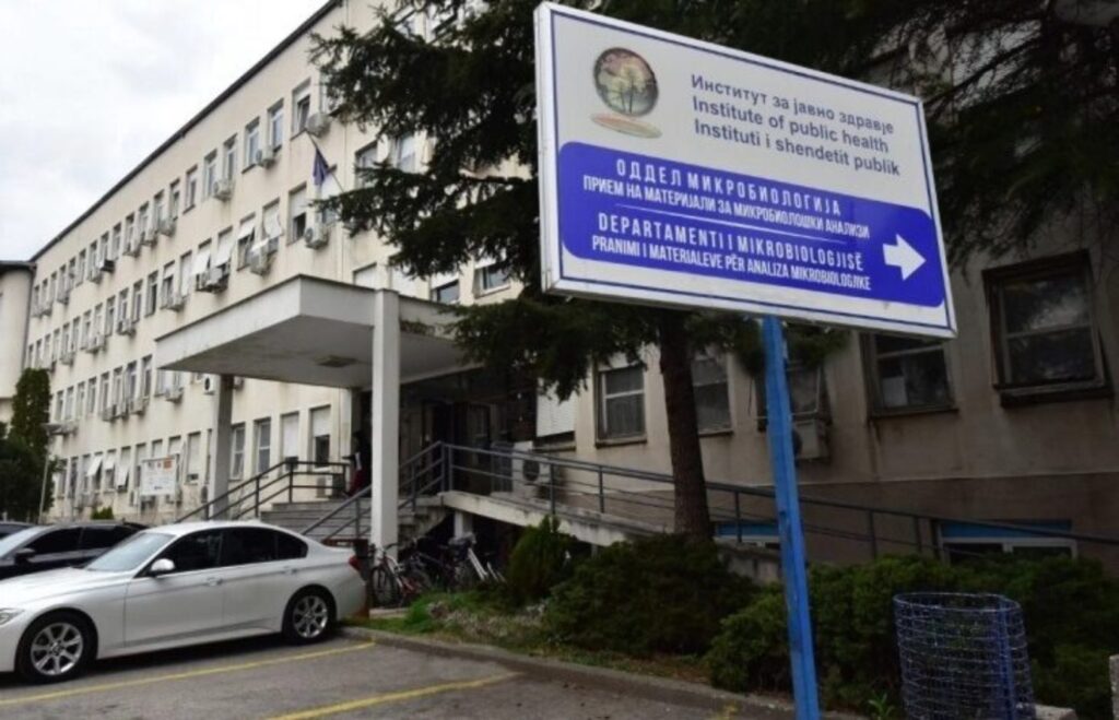Vera rrit rrezikun e infeksioneve nga ushqimi dhe uji