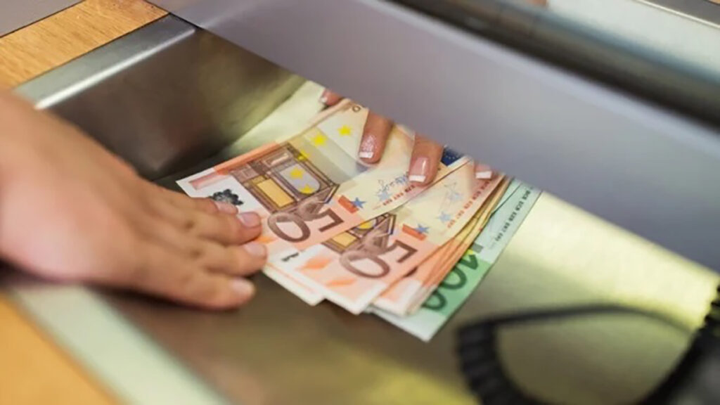 Hyn në fuqi vendimi: Nga sot paga minimale bëhet 500 euro bruto në Kosovë