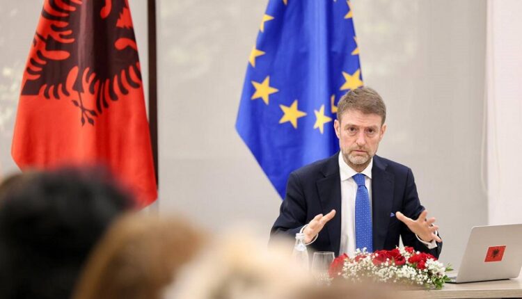 Konsullata serbe në Shkodër, Hoxha: Politika e jashtme bazohet në interesin kombëtar, jo në emocione