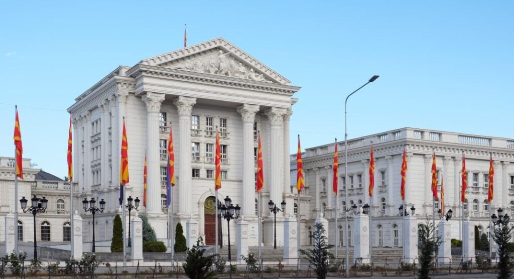 Shpallen vende të reja pune në tri ministri  ja çfarë rroga ofrohen 