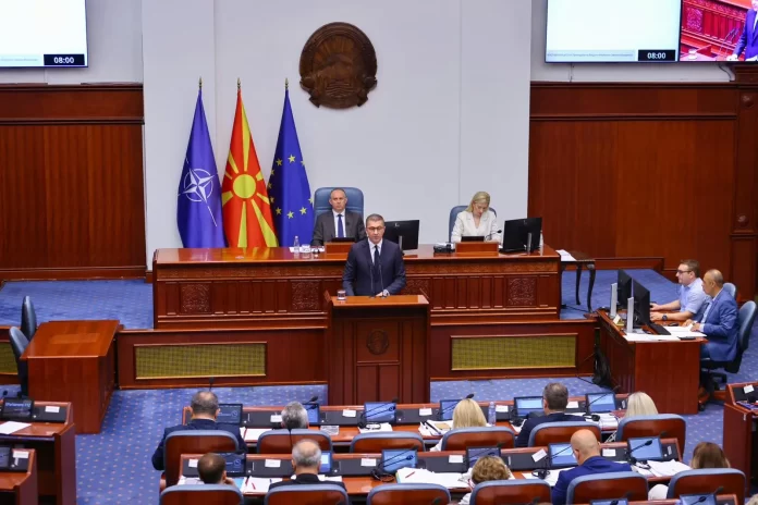 Stoilkoviqi sulmoi verbalisht disa deputetë, por ai vetë nuk kërkoi falje, në vend të tij e bëri Mickoski