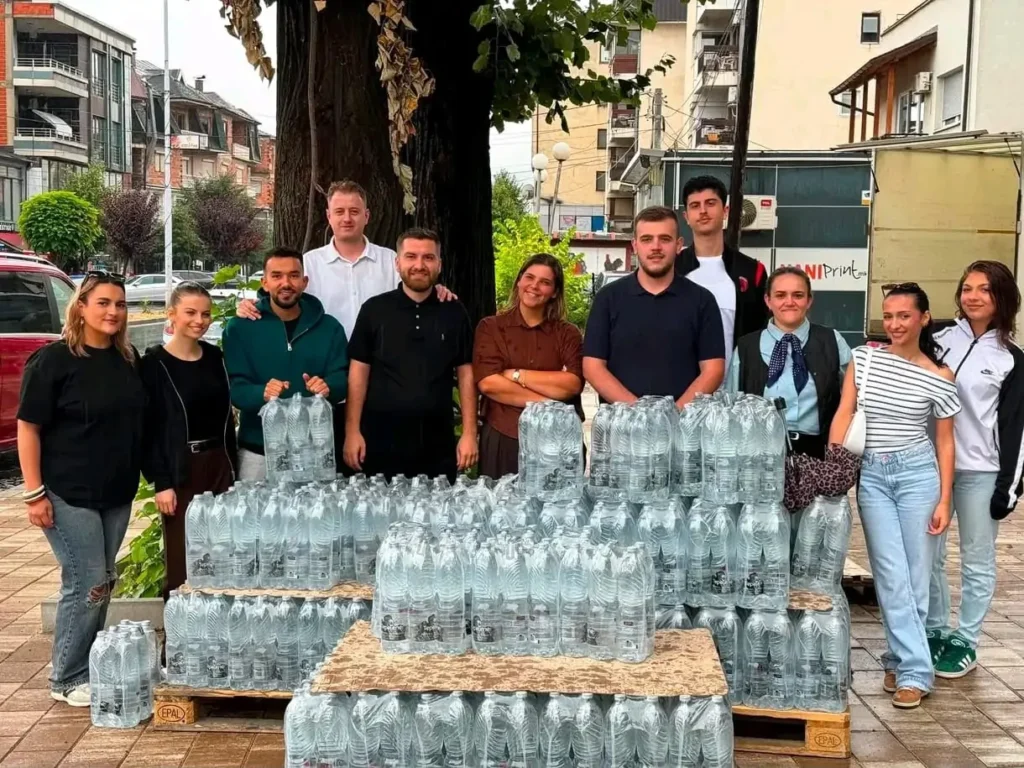 VLEN vazhdon shpërndarjen e ujit të pijshëm për qytetarët e Gostivarit