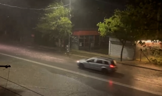 Rrebesh i fortë shiu, breshër dhe erë në Korçë, vështirësi të përkohshme në qarkullim