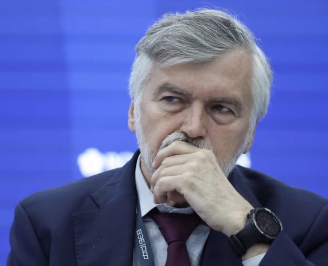 “Moska nuk mund ta fitojë një luftë të gjatë ekonomike me Ukrainën” – Shkarkohet ekonomisti që kritikoi Putinin