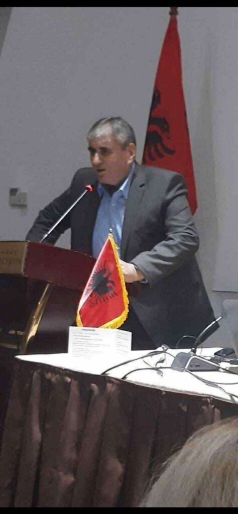 KUR POLITIKA HUMB VLERAT, TRAGJEDIA E NJË SHOQËRIE QË U BESON NJERËZVE PA PARIME