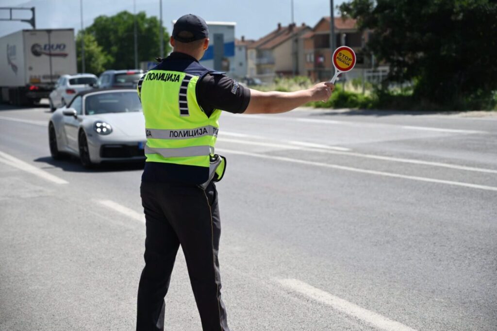 11 persona privohen nga liria për drejtim të pakujdesshëm të automjetit, 8 prej tyre pa patentë
