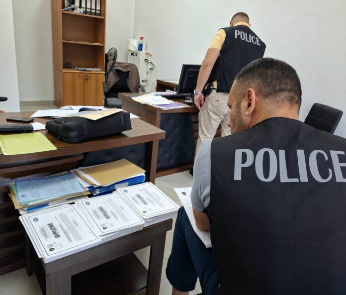 Arrestohet një person në Prizren, dyshohet se lëshoi rreth 1,600 diploma profesionale pa trajnime