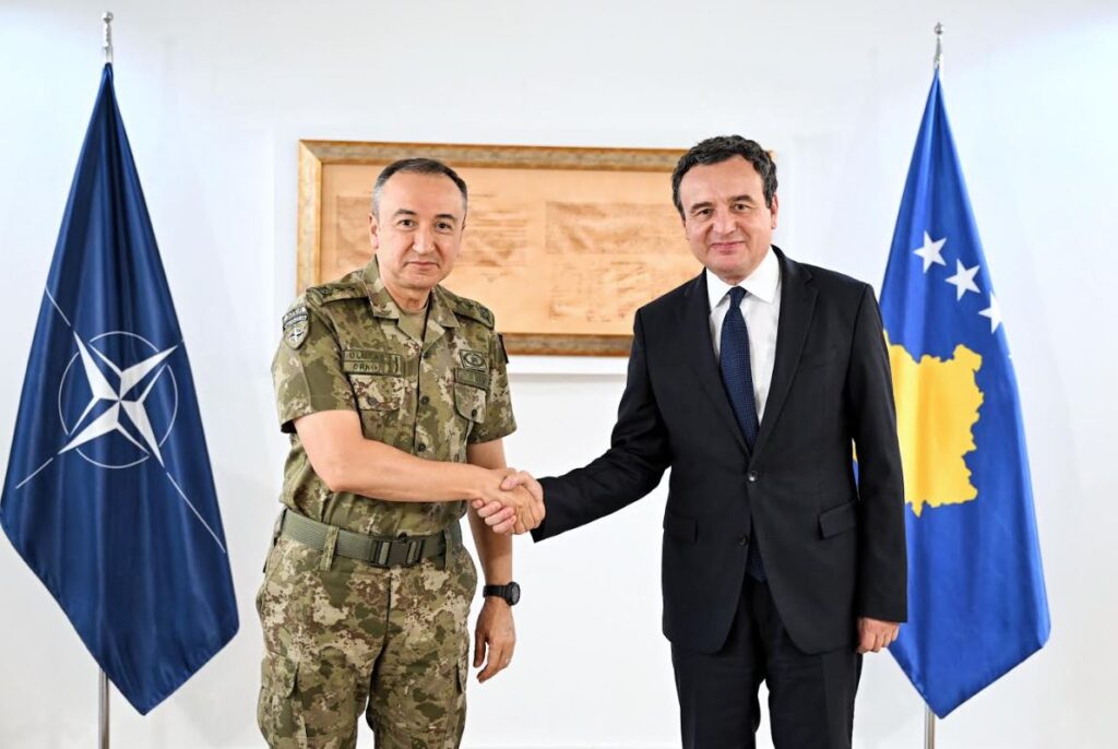 Kurti priti në takim komandantin e KFOR-it, diskutuan për sigurinë në Kosovë