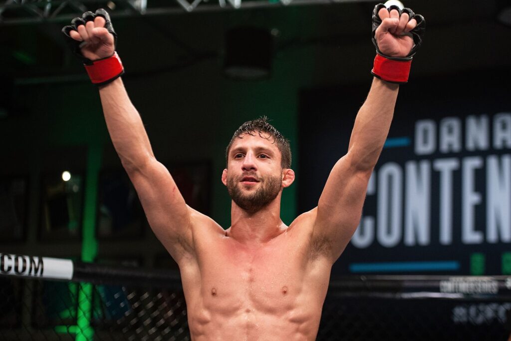 Luftëtari i UFC-së vdes pasi pësoi një atak në zemër në gjumë