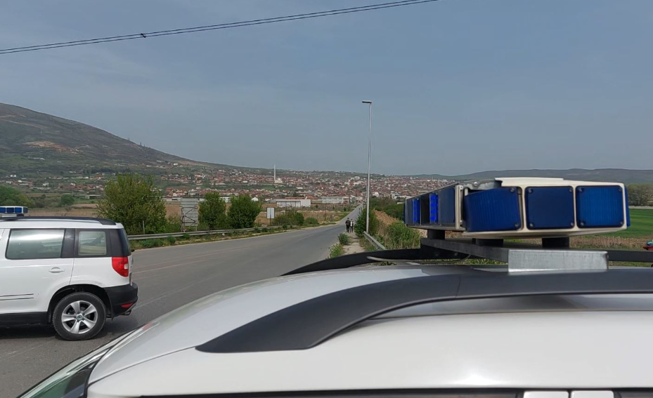 Të shtëna me armë zjarri në Haraçinë: Plumbat godasin një automjet, dy persona të plagosur