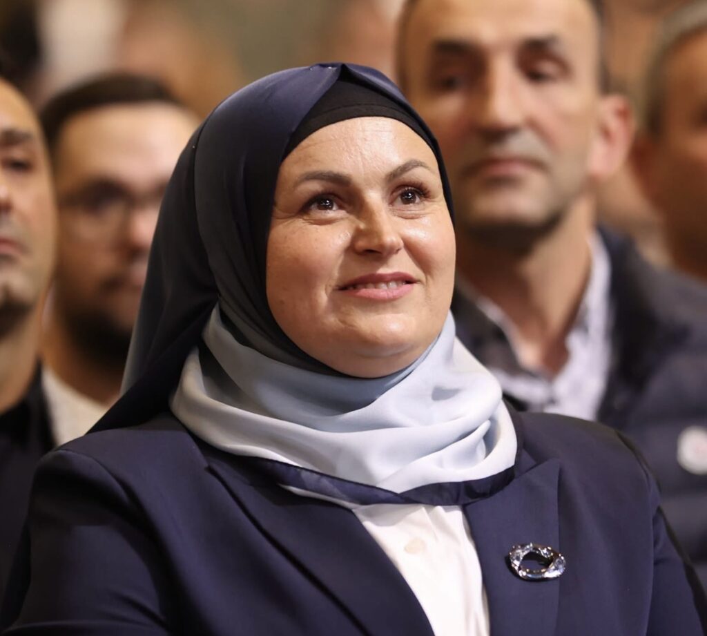 Jam krenare që jam shqiptare dhe myslimane, nuk do të heshtë në mbrojtje të vlerave të mia