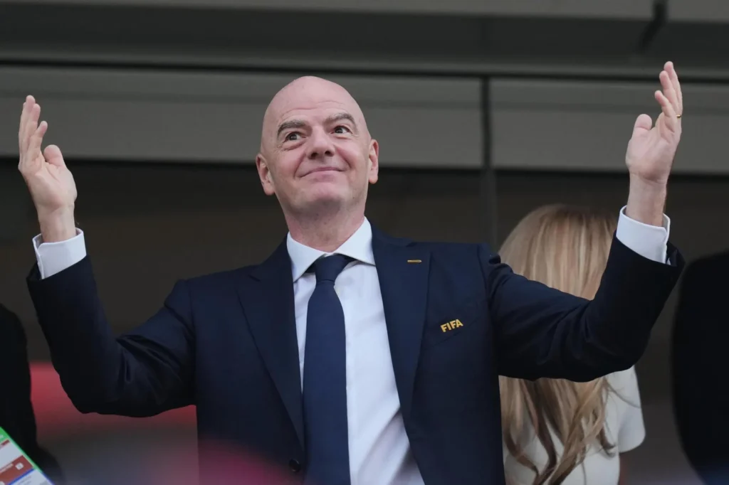 ‘Luftë’ mes UEFA-s dhe FIFA-s: Zbulohet plani i ri për rrëzimin e Infantinos nga posti i presidentit